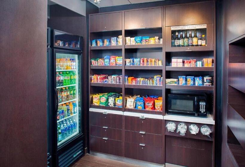 Отель Courtyard By Marriott Roanoke Airport