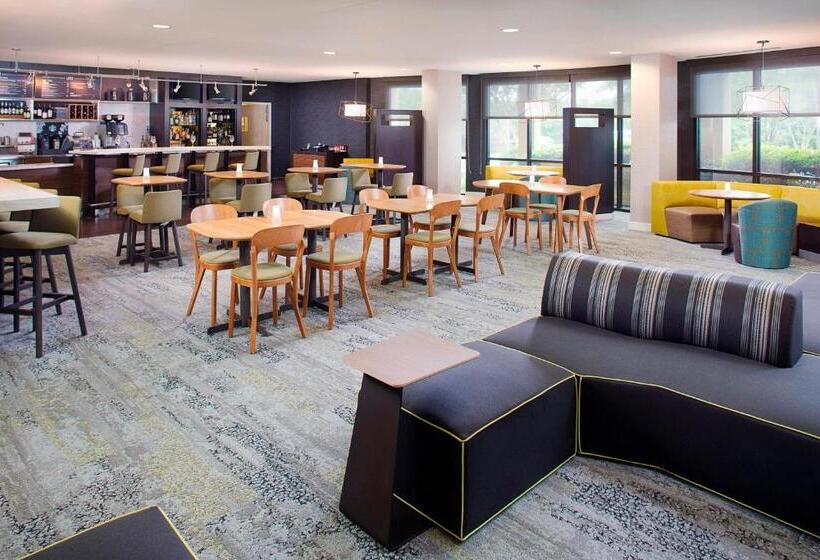 Отель Courtyard By Marriott Roanoke Airport