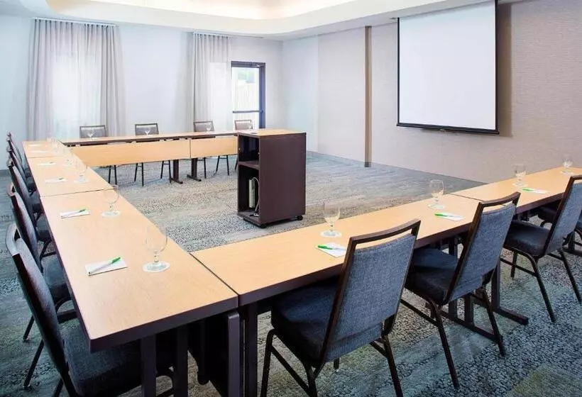 호텔 Courtyard By Marriott Roanoke Airport