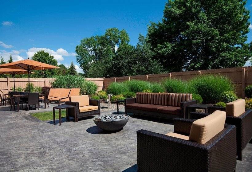 בית מלון כפרי Courtyard By Marriott Ithaca Airport/university