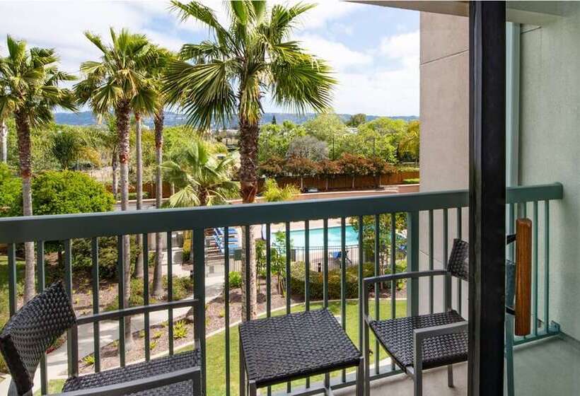 בית מלון כפרי Courtyard By Marriott Oakland Airport