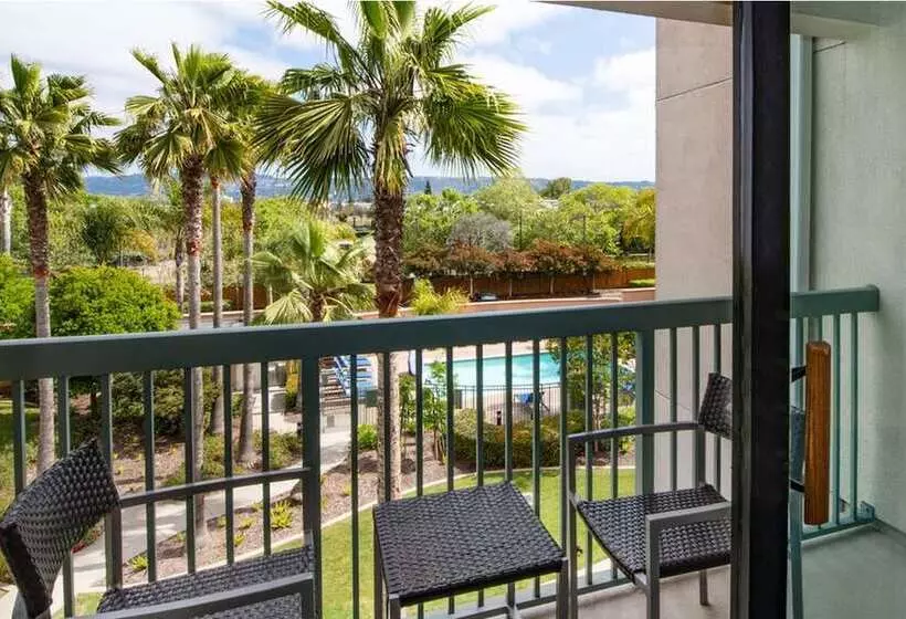 ホテル Courtyard By Marriott Oakland Airport