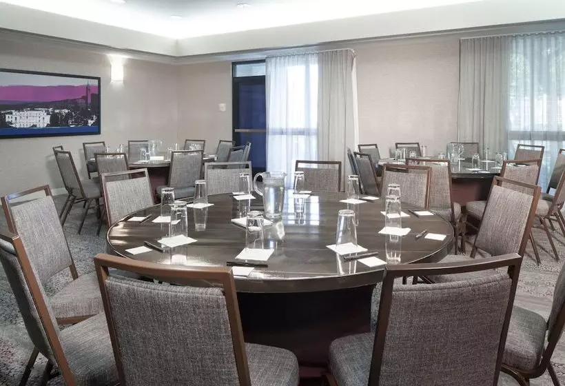 ホテル Courtyard By Marriott Oakland Airport