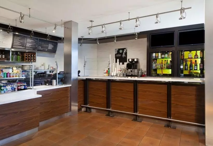 ホテル Courtyard By Marriott Oakland Airport