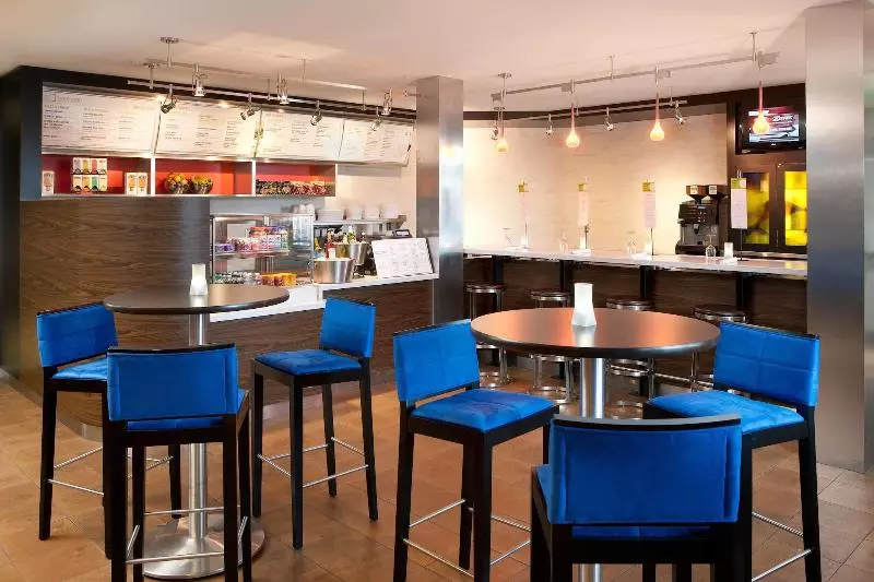 ホテル Courtyard By Marriott Oakland Airport