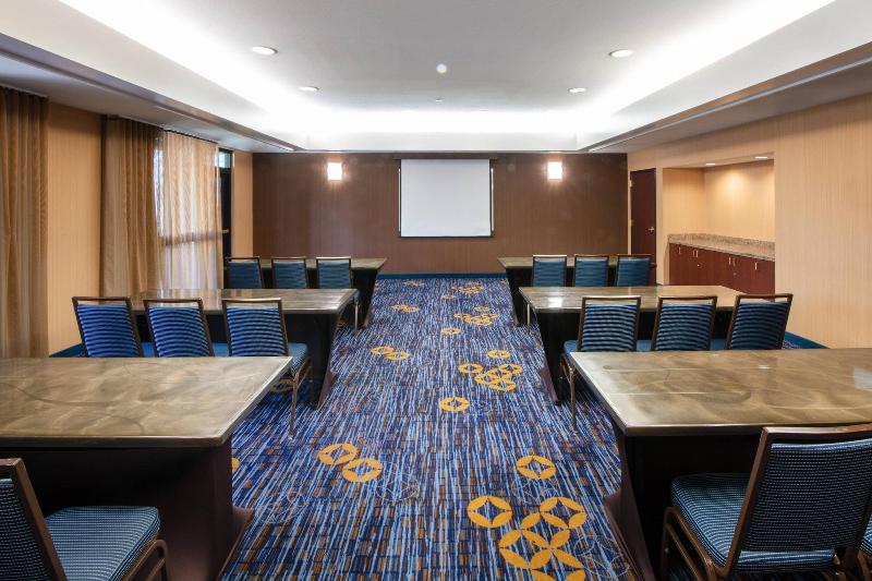 בית מלון כפרי Courtyard By Marriott Oakland Airport