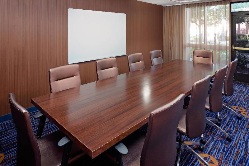 בית מלון כפרי Courtyard By Marriott Oakland Airport