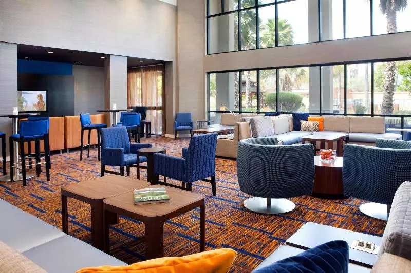 ホテル Courtyard By Marriott Oakland Airport