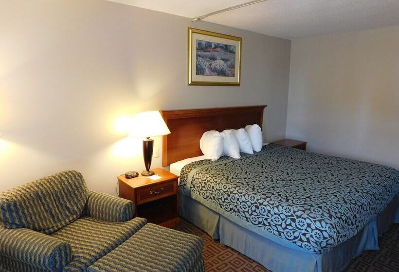 בית מלון כפרי Days Inn By Wyndham West Branch Iowa City Area