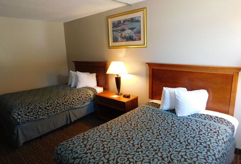 בית מלון כפרי Days Inn By Wyndham West Branch Iowa City Area
