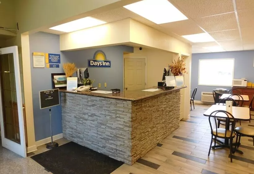 酒店 Days Inn By Wyndham West Branch Iowa City Area