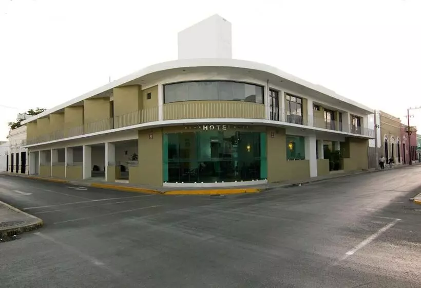 فندق Embajadores