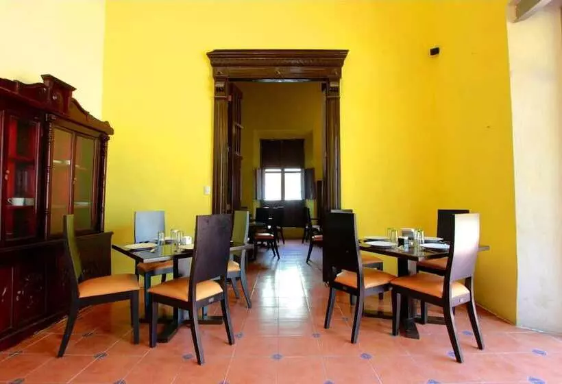 فندق Embajadores