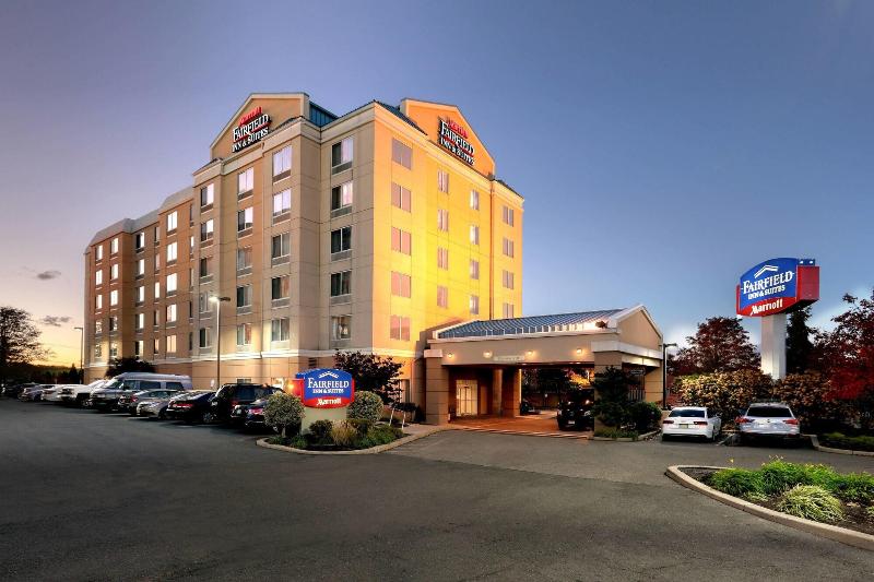 ホテル Fairfield Inn & Suites Woodbridge