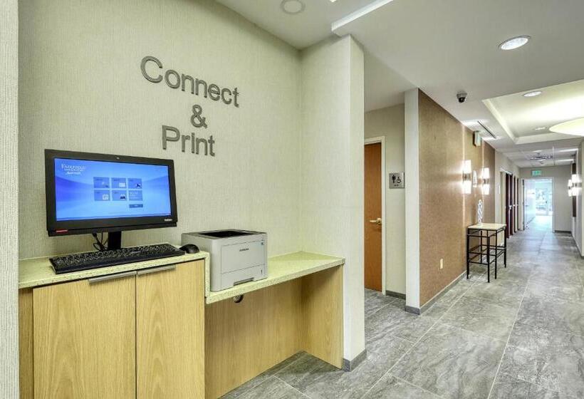 ホテル Fairfield Inn & Suites Woodbridge