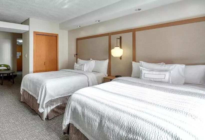 Отель Fairfield Inn & Suites Woodbridge