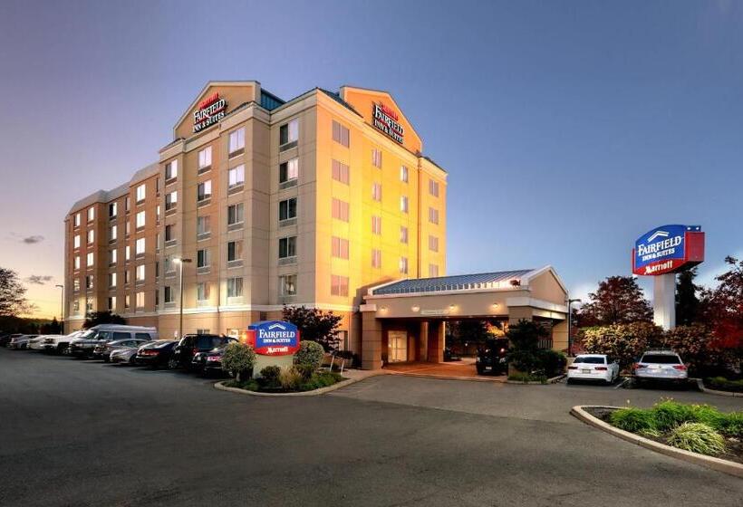 ホテル Fairfield Inn & Suites Woodbridge
