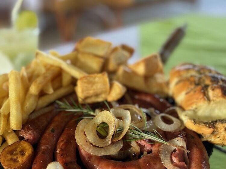 ホテル Pousada Timoneiro