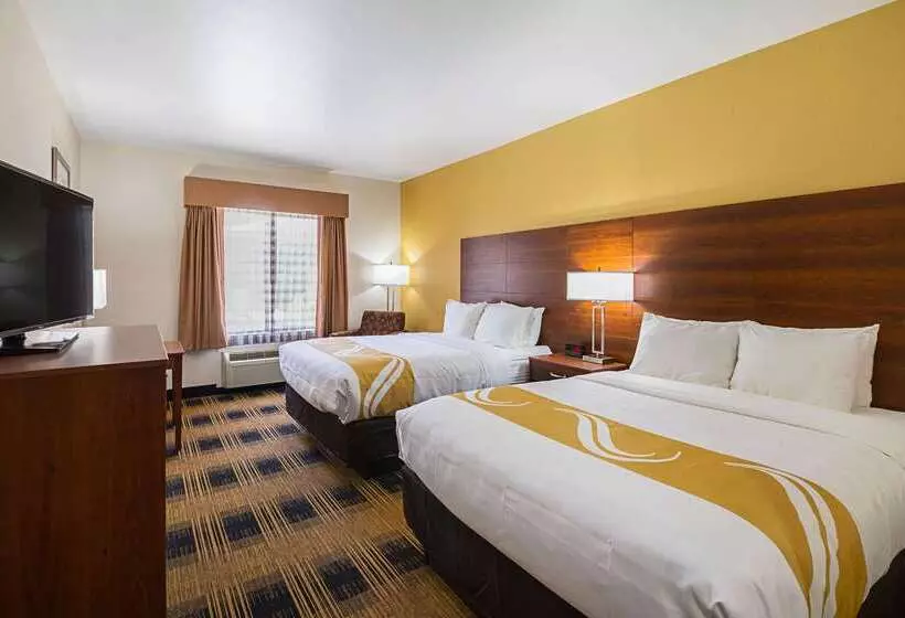 호텔 Quality Inn & Suites