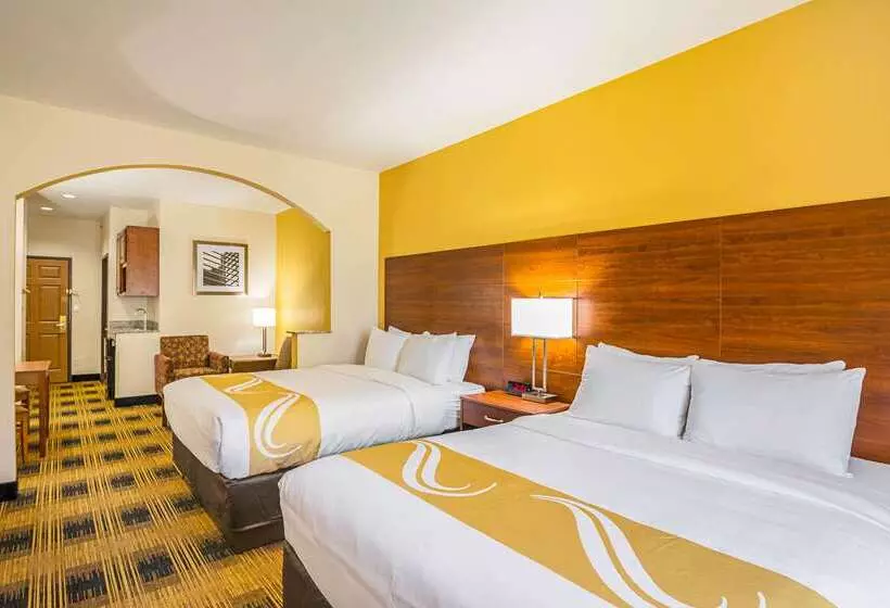 호텔 Quality Inn & Suites