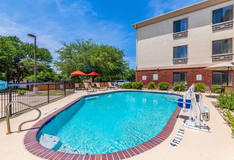 Hotel Quality Inn & Suites