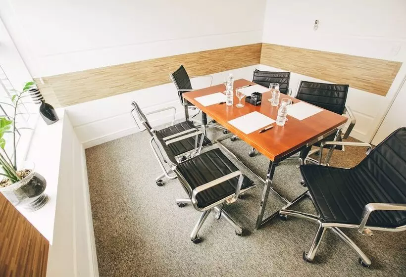 בית מלון כפרי Saint Moritz Hplus Express