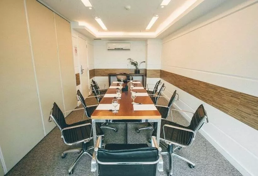 בית מלון כפרי Saint Moritz Hplus Express