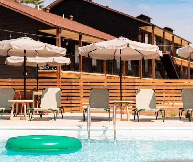 酒店 The Ozarker Lodge