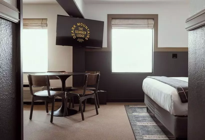 酒店 The Ozarker Lodge