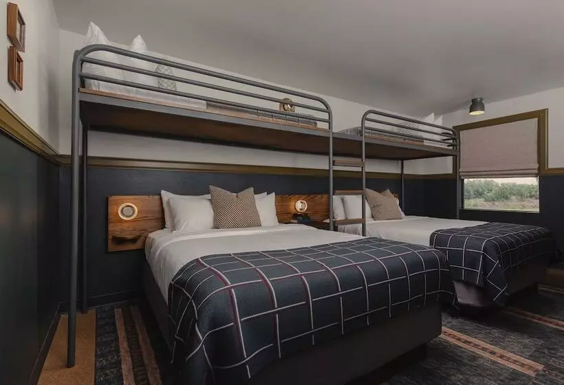 酒店 The Ozarker Lodge