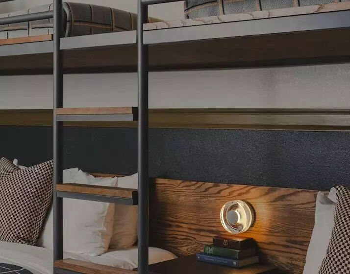 酒店 The Ozarker Lodge