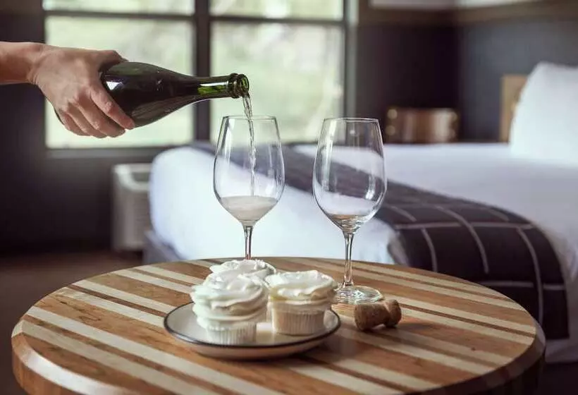 酒店 The Ozarker Lodge