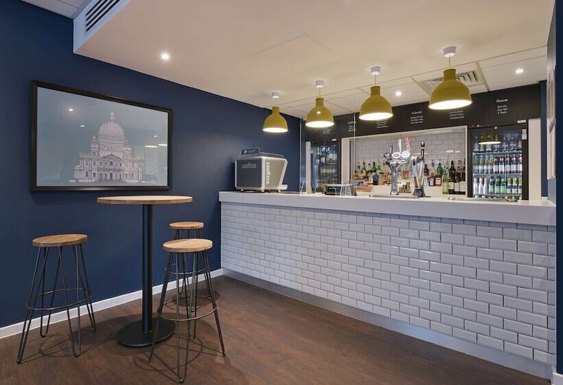 酒店 Travelodge London Stratford