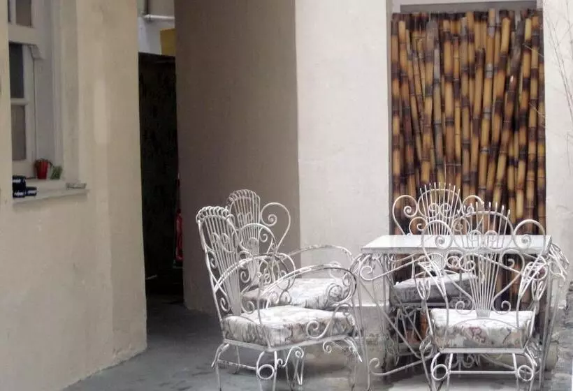 هتل Voyage Recoleta Hostel