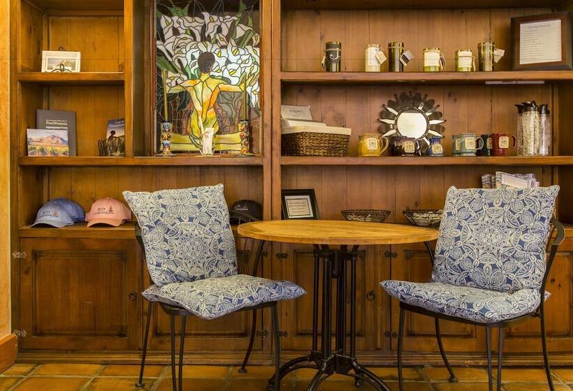 ホテル Avila La Fonda