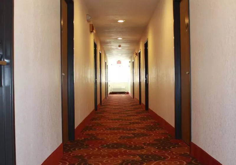 Отель Booneslick Lodge  Jane