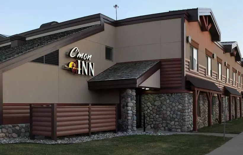 هتل C'mon Inn & Suites Fargo