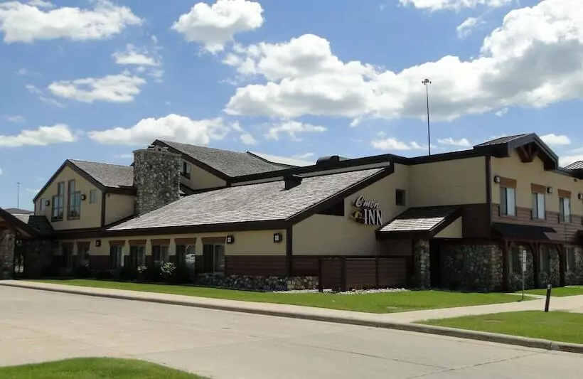 هتل C'mon Inn & Suites Fargo