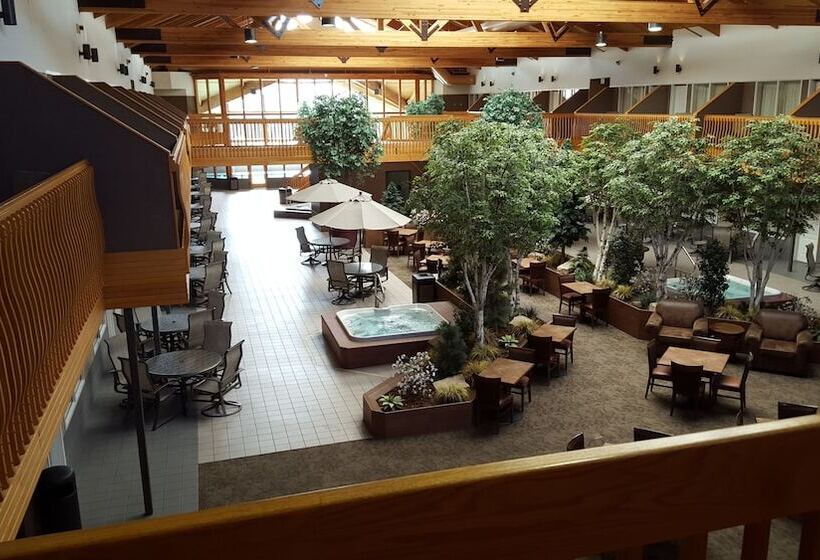 هتل C'mon Inn & Suites Fargo