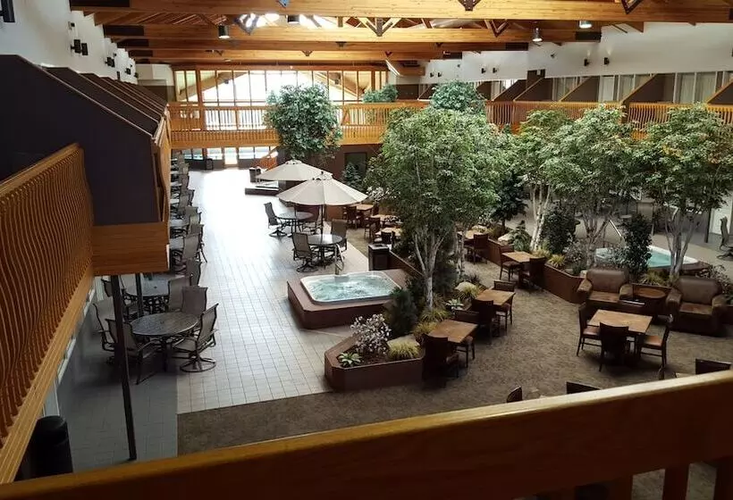 هتل C'mon Inn & Suites Fargo