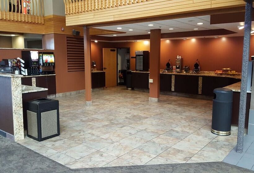 هتل C'mon Inn & Suites Fargo