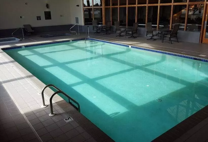 هتل C'mon Inn & Suites Fargo