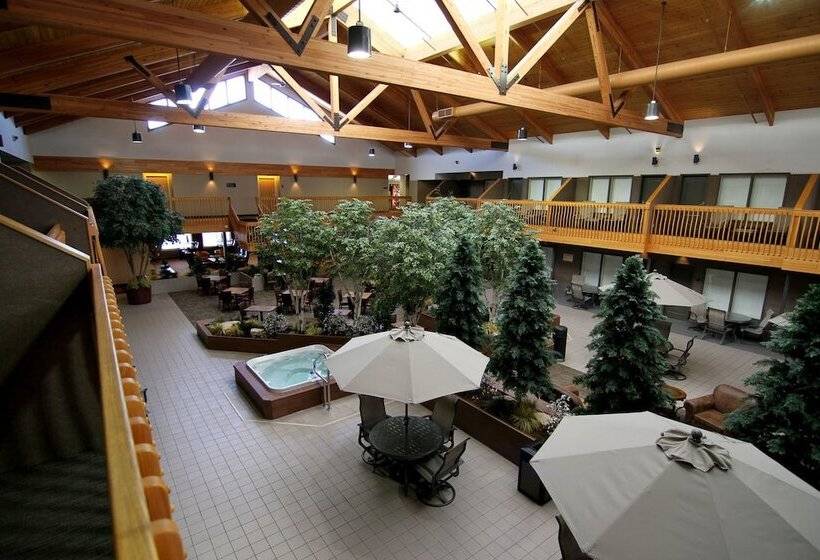 هتل C'mon Inn & Suites Fargo