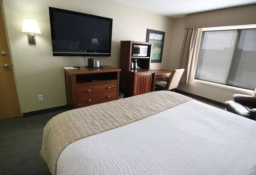 هتل C'mon Inn & Suites Fargo