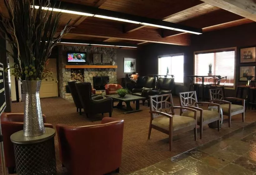 هتل C'mon Inn & Suites Fargo