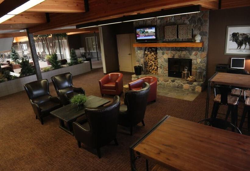 هتل C'mon Inn & Suites Fargo