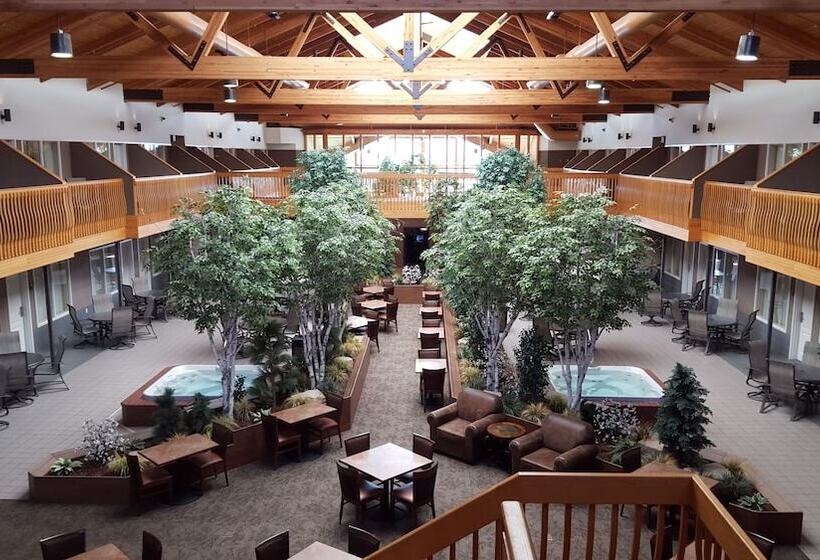 هتل C'mon Inn & Suites Fargo