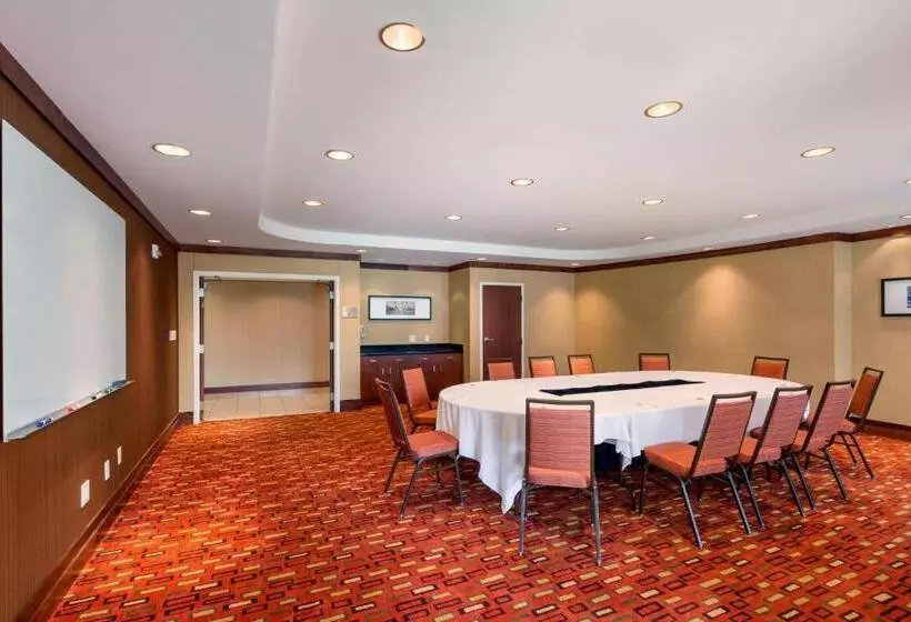 호텔 Sonesta Essential Junction City