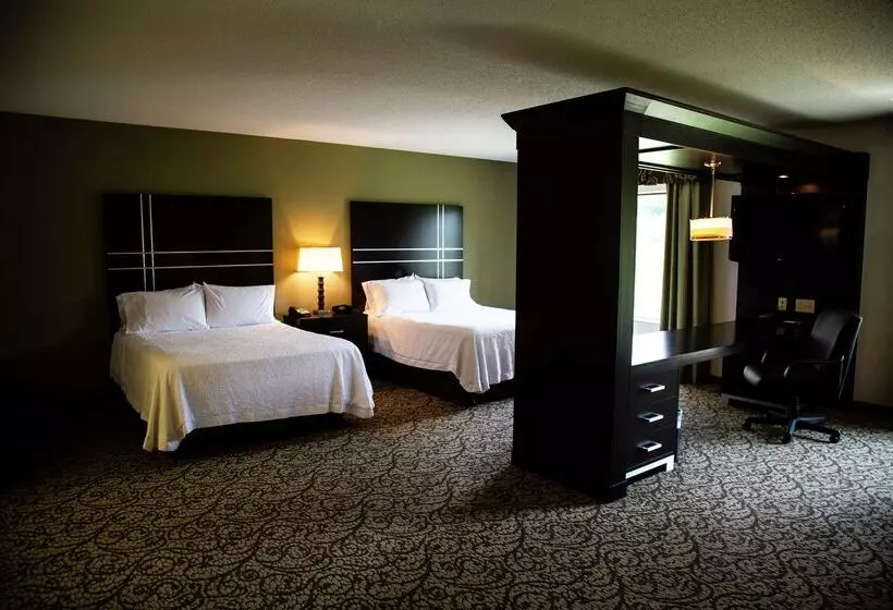 Отель Hampton Inn & Suites Sharon