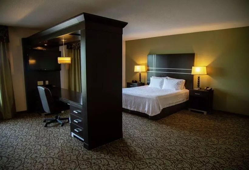 Отель Hampton Inn & Suites Sharon